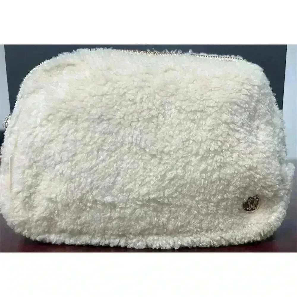 Lululemon Large Belt Bag White/Gold Fleece Unis everywhere belt bag plush fleece